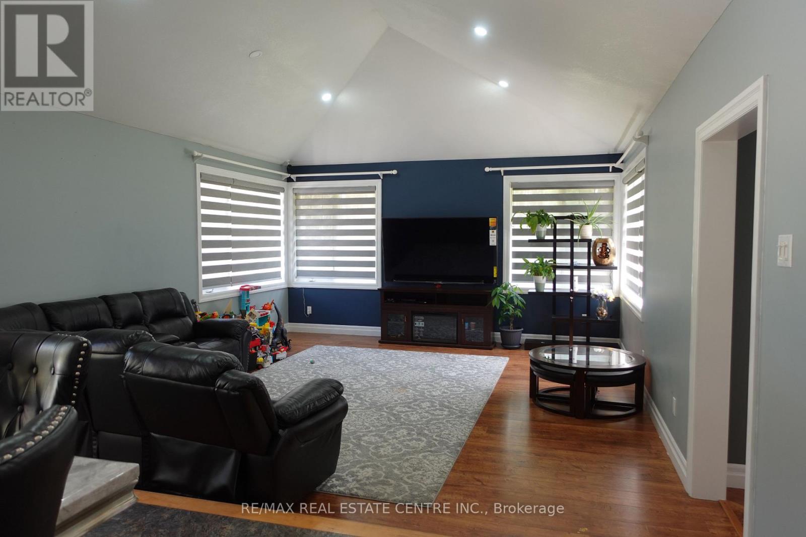 230 South Water Street, Wellington North, Ontario  N0G 2L3 - Photo 12 - X12626760