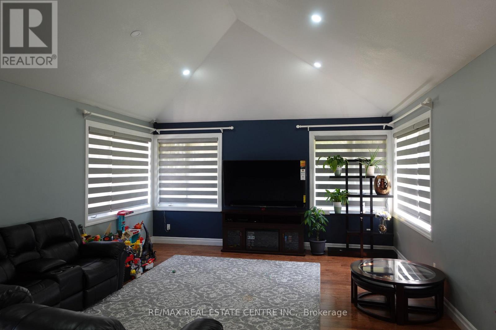 230 South Water Street, Wellington North, Ontario  N0G 2L3 - Photo 13 - X12626760