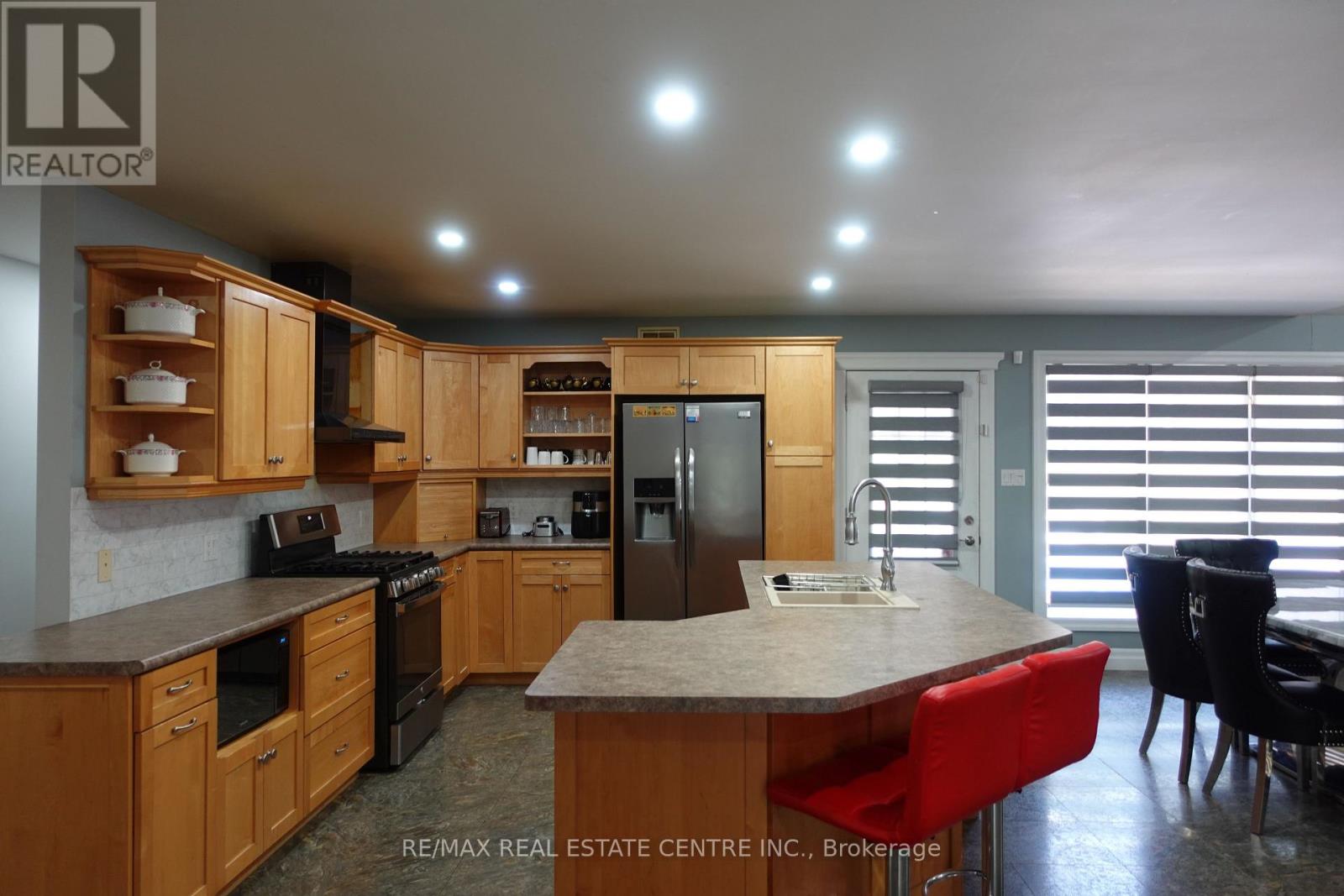 230 South Water Street, Wellington North, Ontario  N0G 2L3 - Photo 9 - X12626760