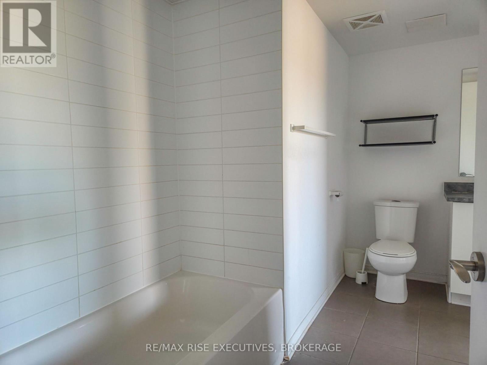 601 - 121 Queen Street, Kingston (East Of Sir John A. Blvd), Ontario  K7K 0G6 - Photo 17 - X12443379