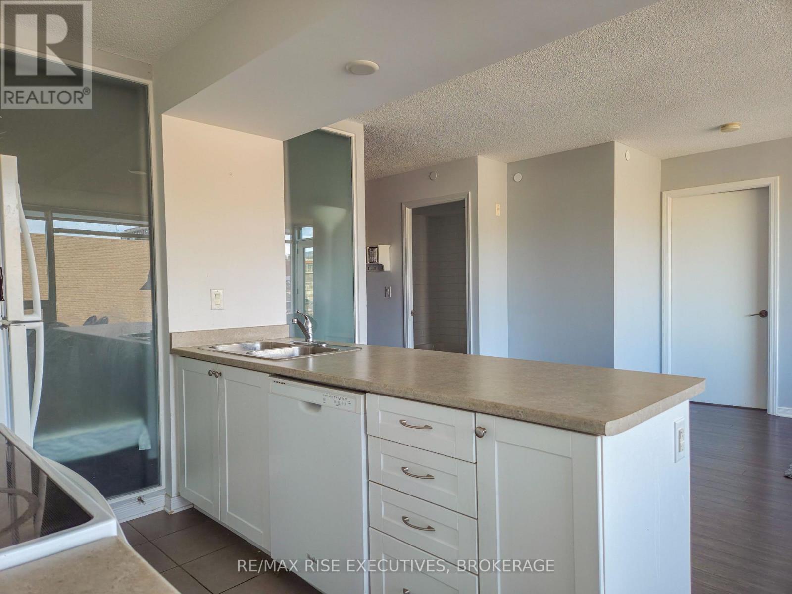 601 - 121 Queen Street, Kingston (East Of Sir John A. Blvd), Ontario  K7K 0G6 - Photo 13 - X12443379