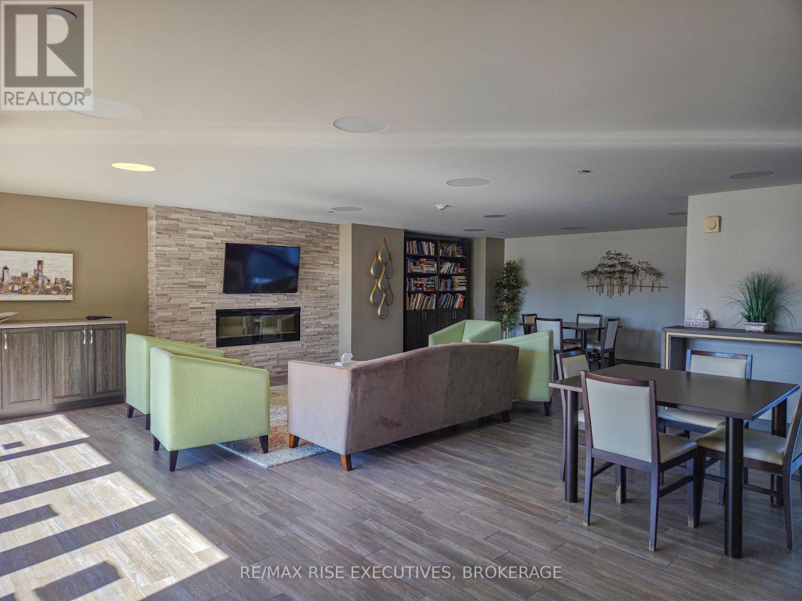 601 - 121 Queen Street, Kingston (East Of Sir John A. Blvd), Ontario  K7K 0G6 - Photo 31 - X12443379