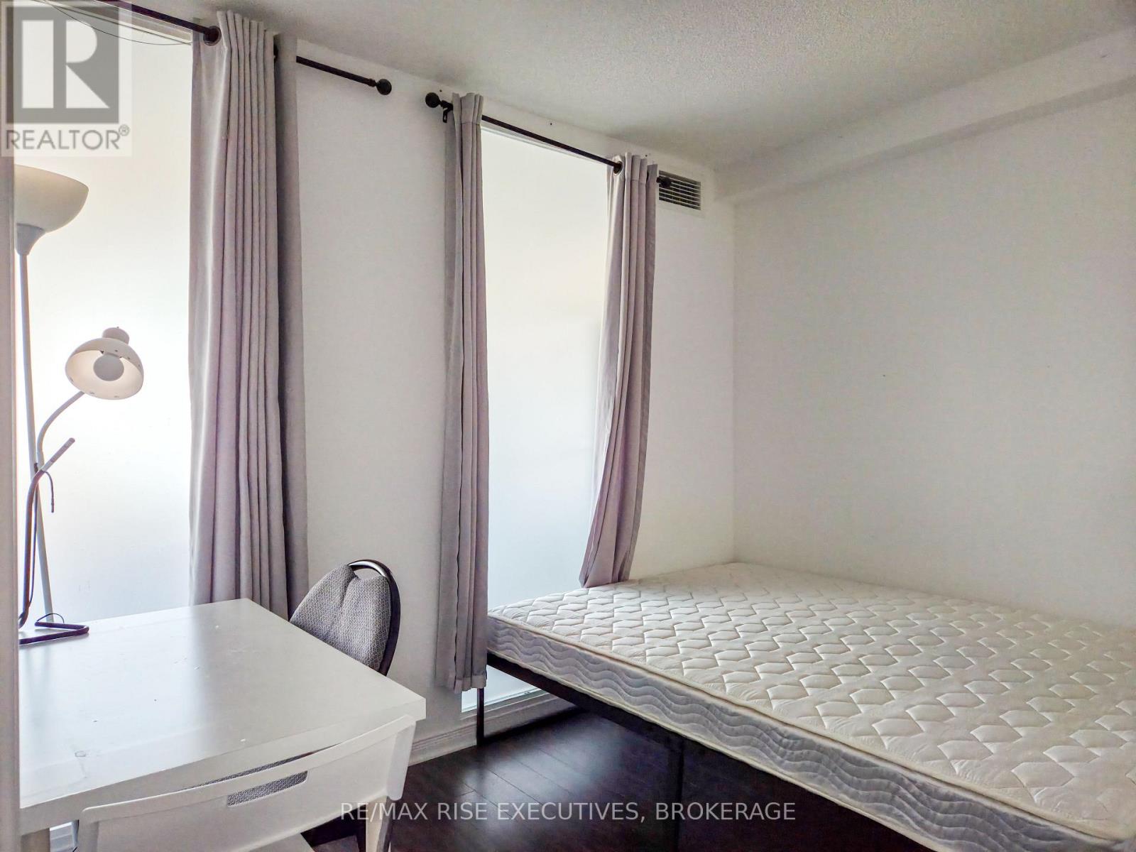 601 - 121 Queen Street, Kingston (East Of Sir John A. Blvd), Ontario  K7K 0G6 - Photo 4 - X12443379