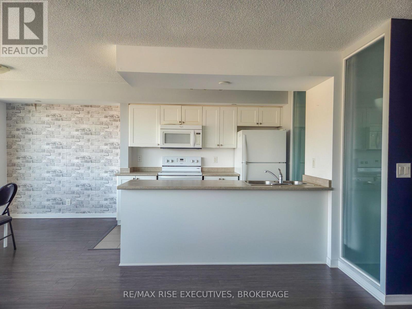 601 - 121 Queen Street, Kingston (East Of Sir John A. Blvd), Ontario  K7K 0G6 - Photo 8 - X12443379