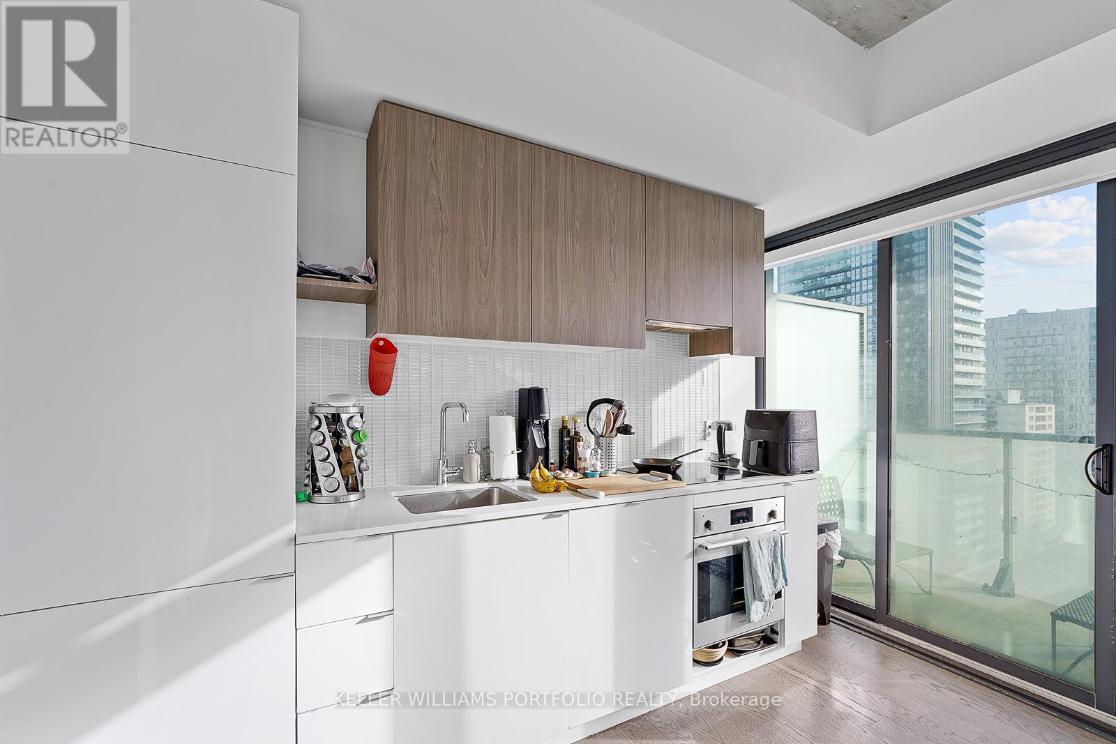 1512 - 161 Roehampton Avenue, Toronto (Mount Pleasant West), Ontario  M4P 0C8 - Photo 8 - C12626804