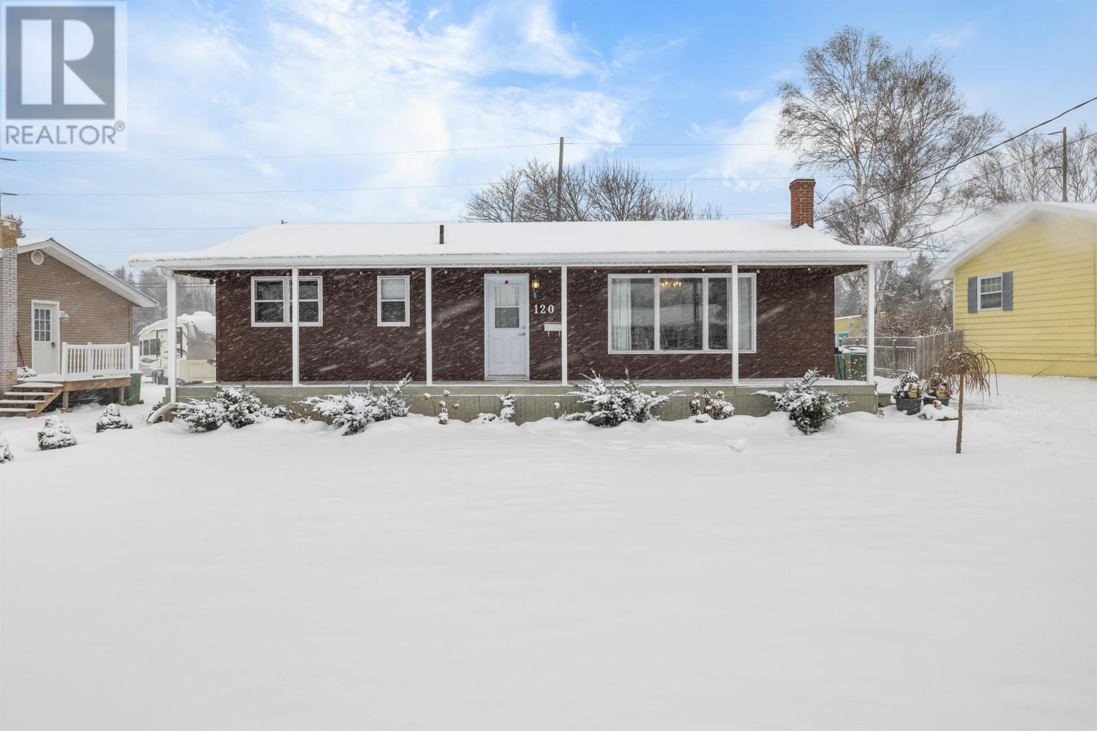 120 Southdale, Charlottetown, Prince Edward Island C1A 6Z7 - Photo 3 - 202529333