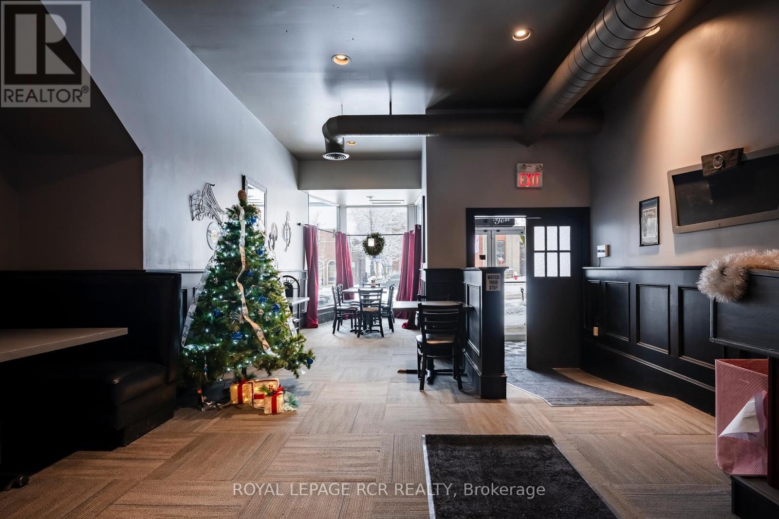 137-139 Broadway, Orangeville, Ontario  L9W 1K2 - Photo 4 - W12380650