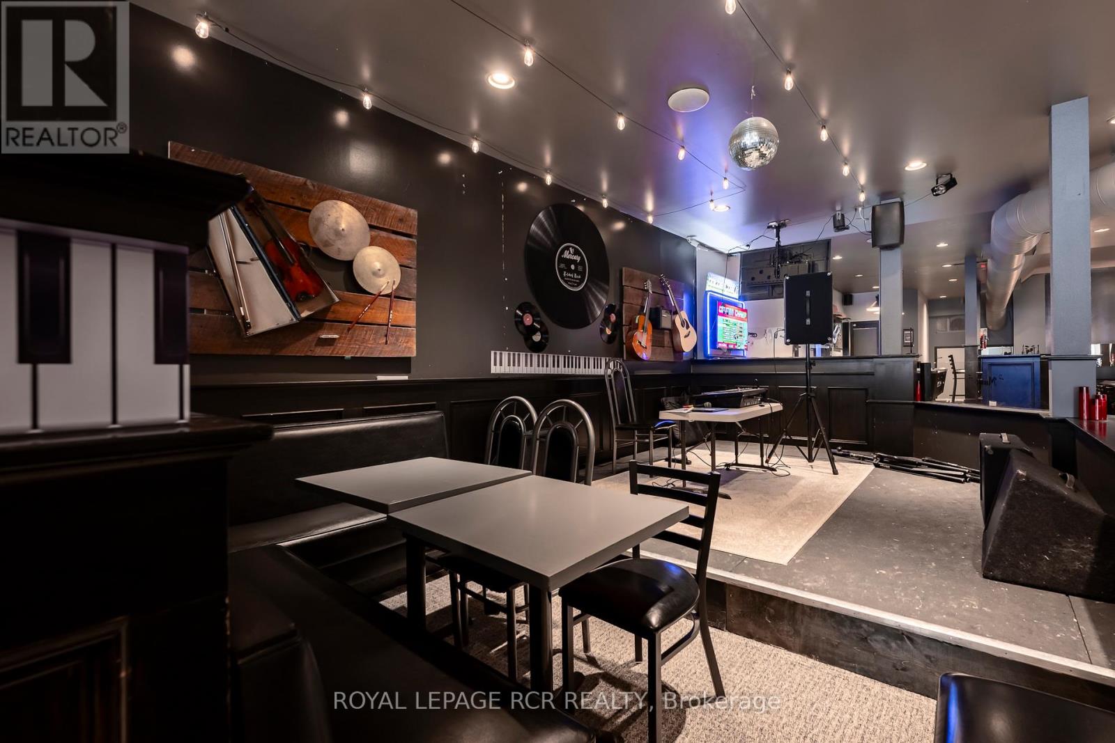 137-139 Broadway, Orangeville, Ontario  L9W 1K2 - Photo 10 - W12380650