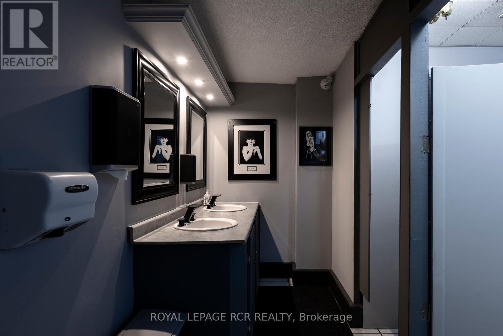 137-139 Broadway, Orangeville, Ontario  L9W 1K2 - Photo 19 - W12380650