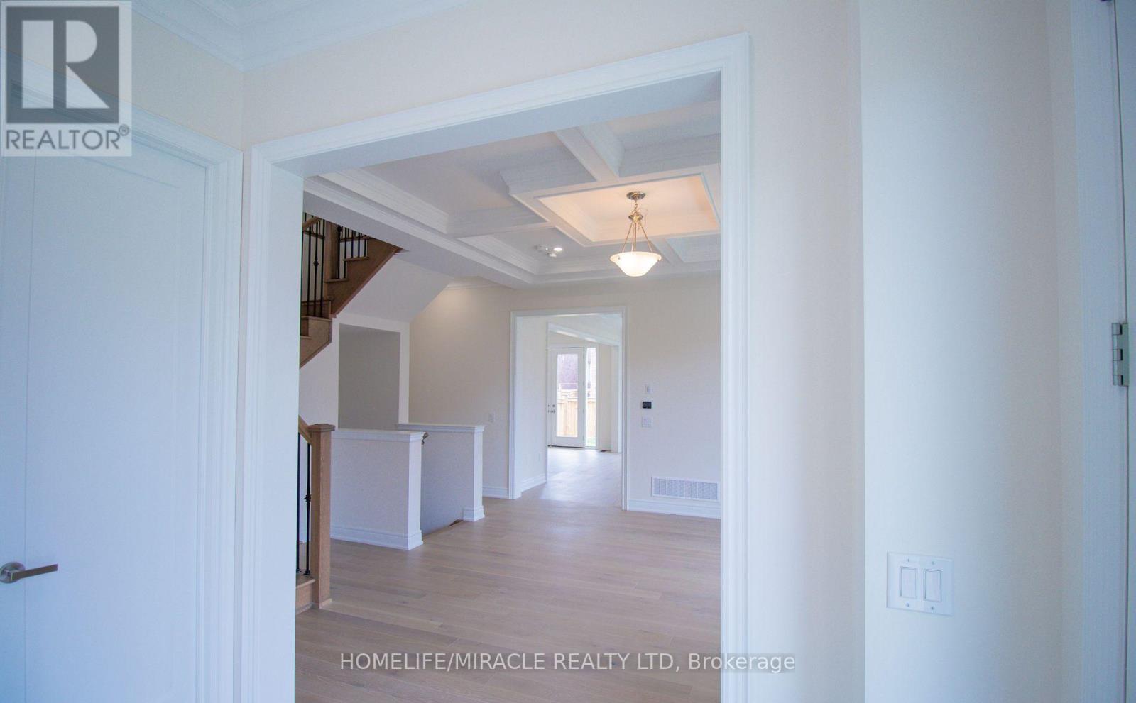 126 Petal Avenue, East Gwillimbury, Ontario  L9N 0Y4 - Photo 3 - N12626808