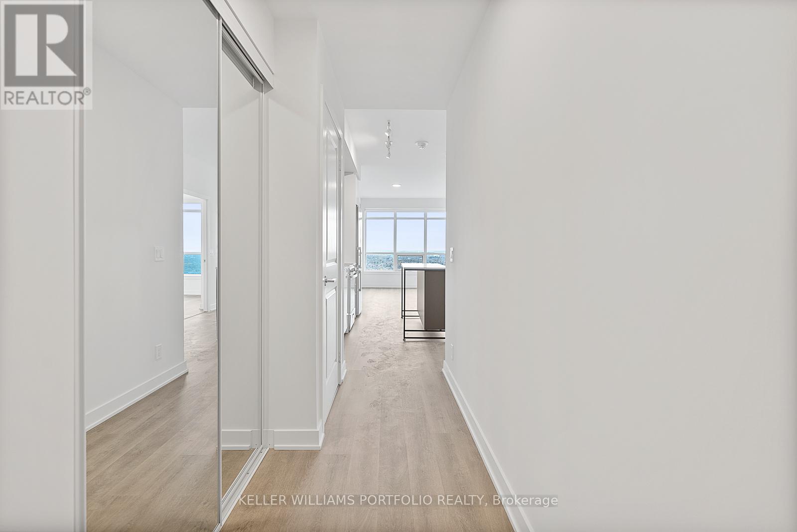 A-1910 - 30 Upper Mall Way, Vaughan, Ontario  L4J 0L7 - Photo 2 - N12626876