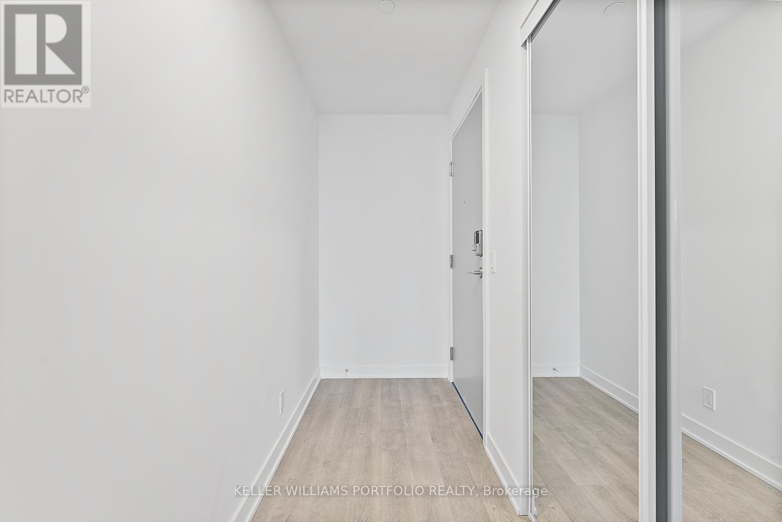 A-1910 - 30 Upper Mall Way, Vaughan, Ontario  L4J 0L7 - Photo 3 - N12626876