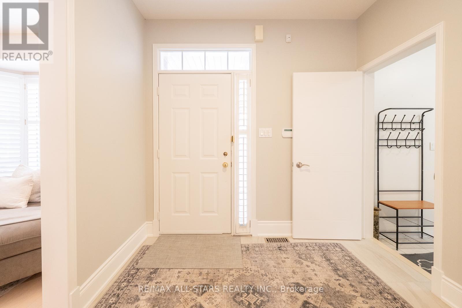 176 Manhattan Drive, Markham (Markville), Ontario  L3P 7S1 - Photo 5 - N12626884