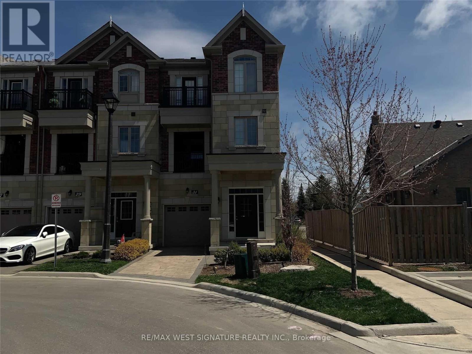 31 CALIBER COURT, King, Ontario