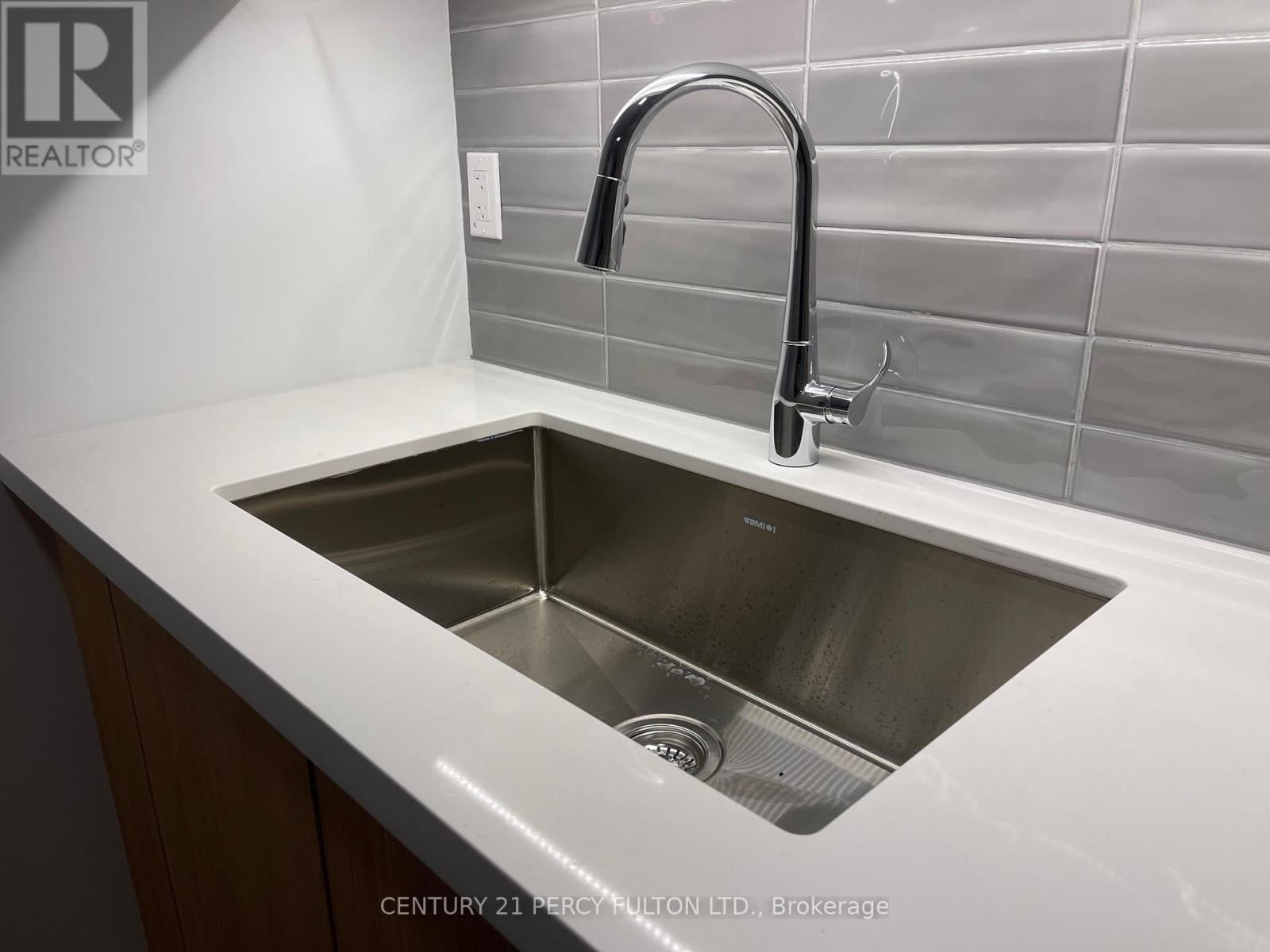 3 - 320 Roncesvalles Avenue, Toronto, Ontario  M6R 2M7 - Photo 5 - W12626782