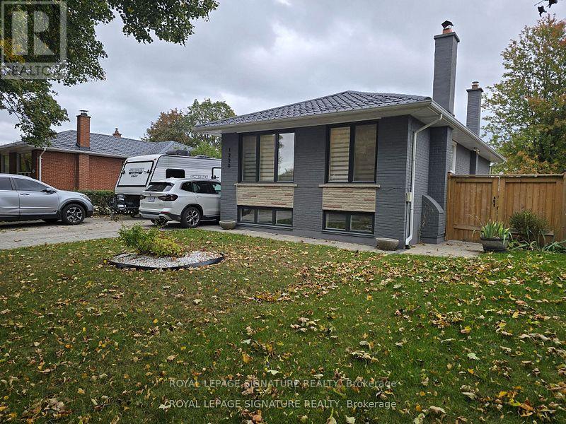 1228 Canvey Crescent, Mississauga (Clarkson), Ontario  L5J 1S1 - Photo 2 - W12626802