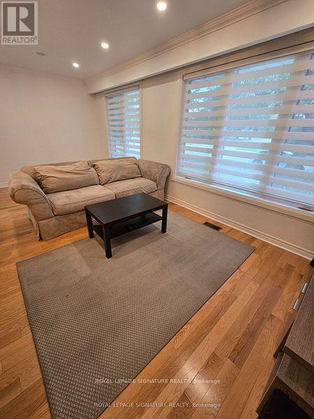 1228 Canvey Crescent, Mississauga (Clarkson), Ontario  L5J 1S1 - Photo 6 - W12626802