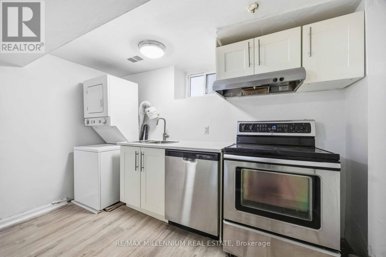 17 Greenlaw Avenue, Toronto, Ontario  M6H 3V6 - Photo 15 - W12626854