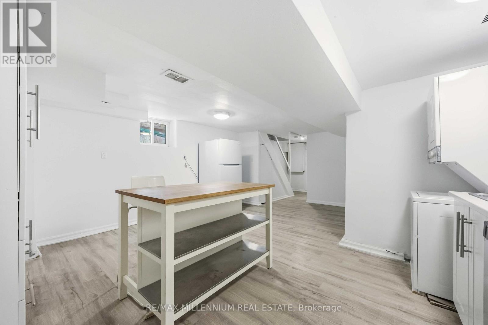 17 Greenlaw Avenue, Toronto, Ontario  M6H 3V6 - Photo 16 - W12626854