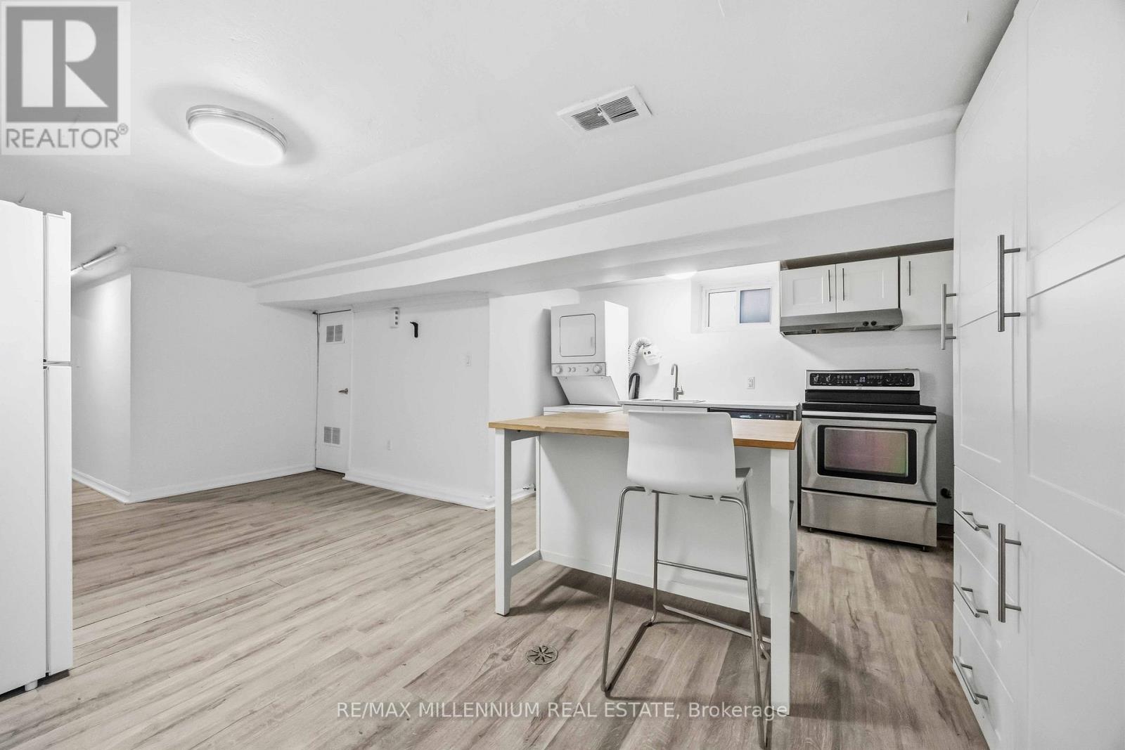 17 Greenlaw Avenue, Toronto, Ontario  M6H 3V6 - Photo 17 - W12626854