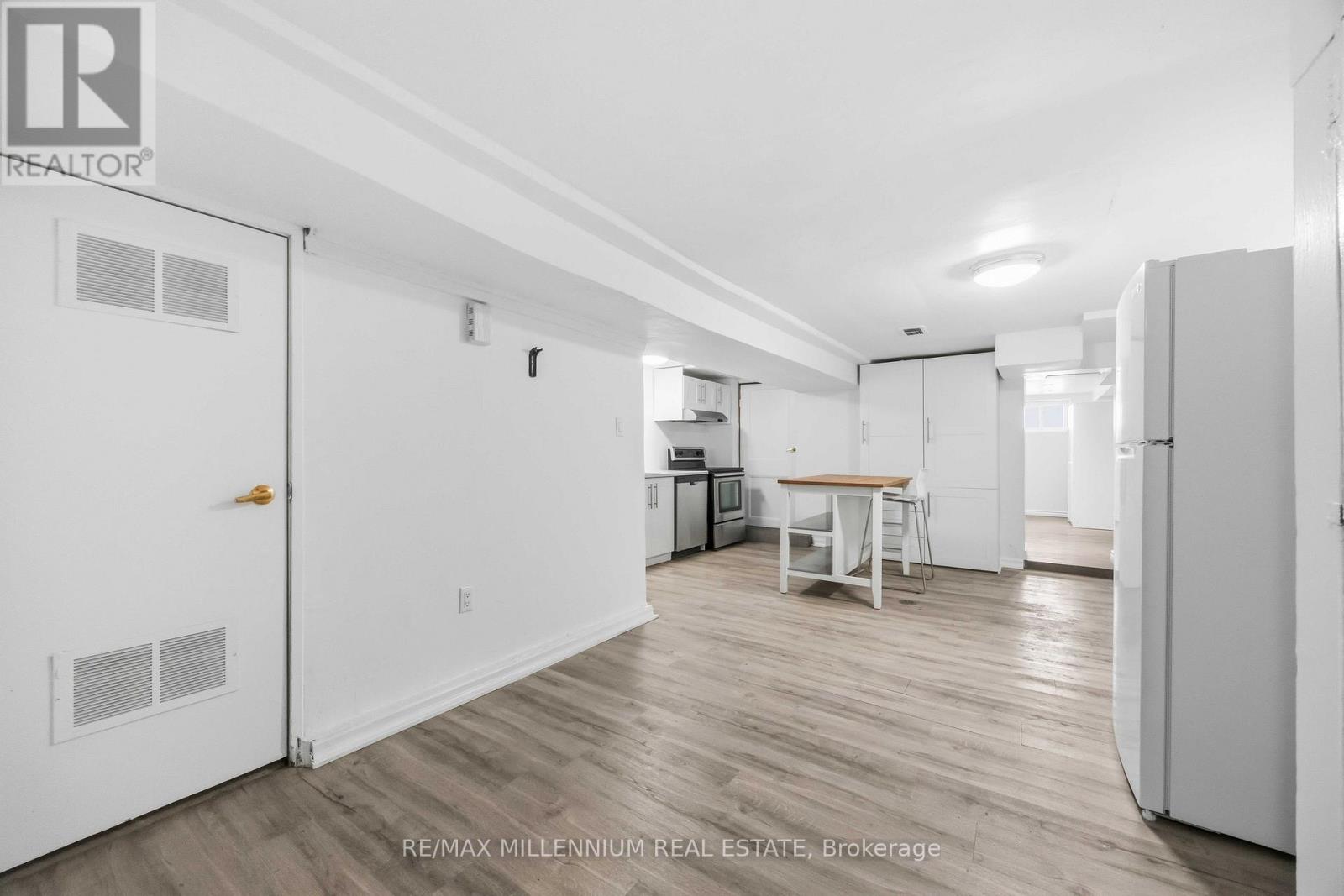 17 Greenlaw Avenue, Toronto, Ontario  M6H 3V6 - Photo 19 - W12626854