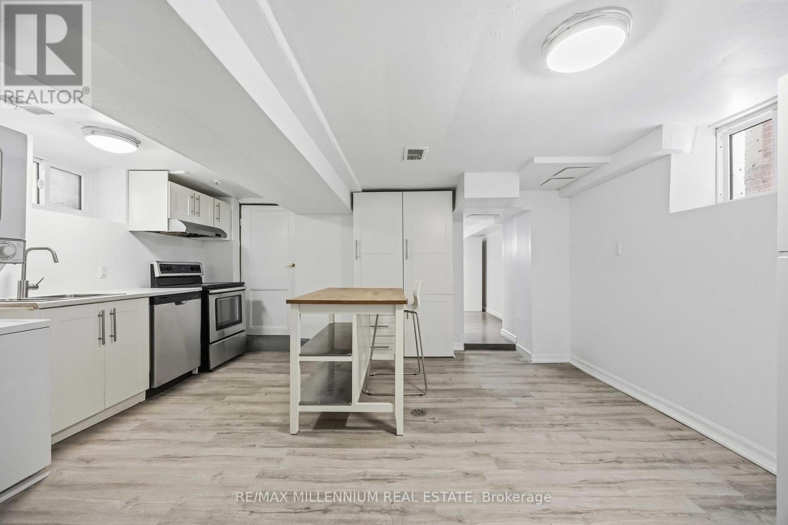 17 Greenlaw Avenue, Toronto, Ontario  M6H 3V6 - Photo 22 - W12626854