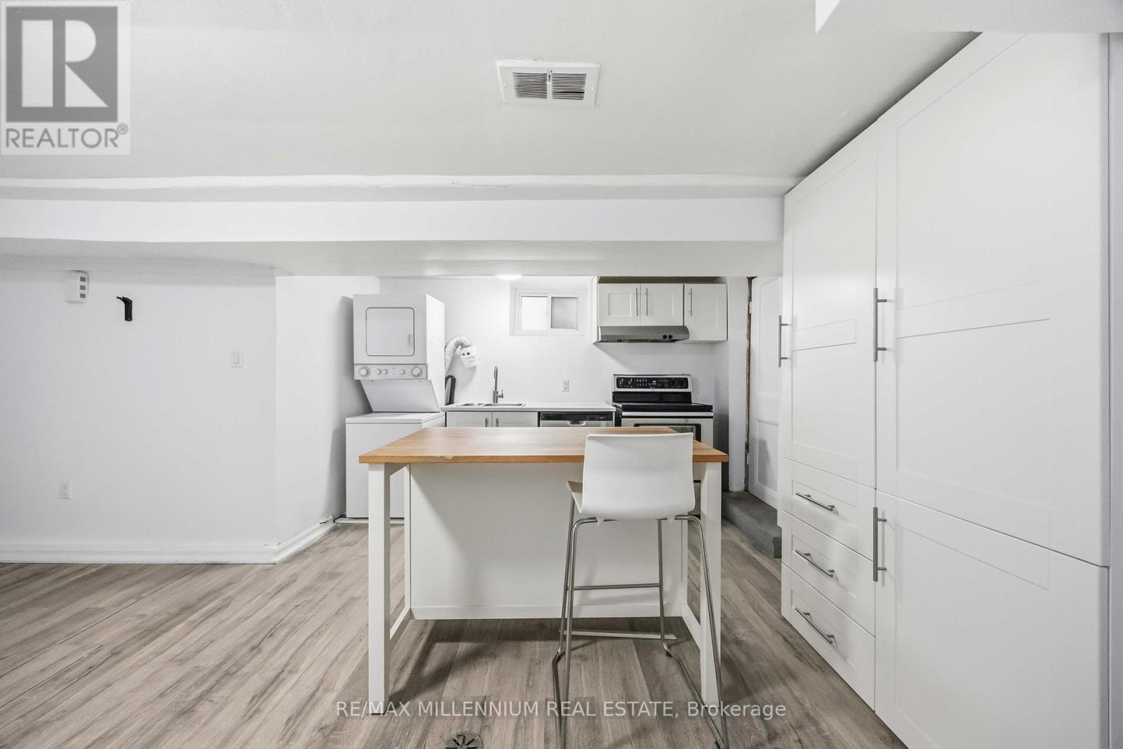 17 Greenlaw Avenue, Toronto, Ontario  M6H 3V6 - Photo 23 - W12626854