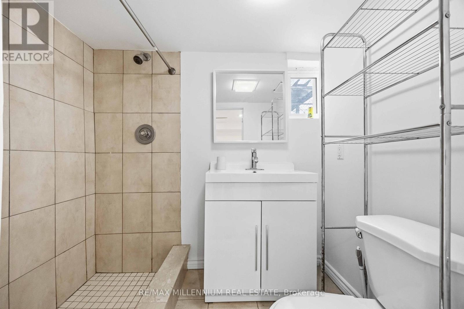 17 Greenlaw Avenue, Toronto, Ontario  M6H 3V6 - Photo 27 - W12626854