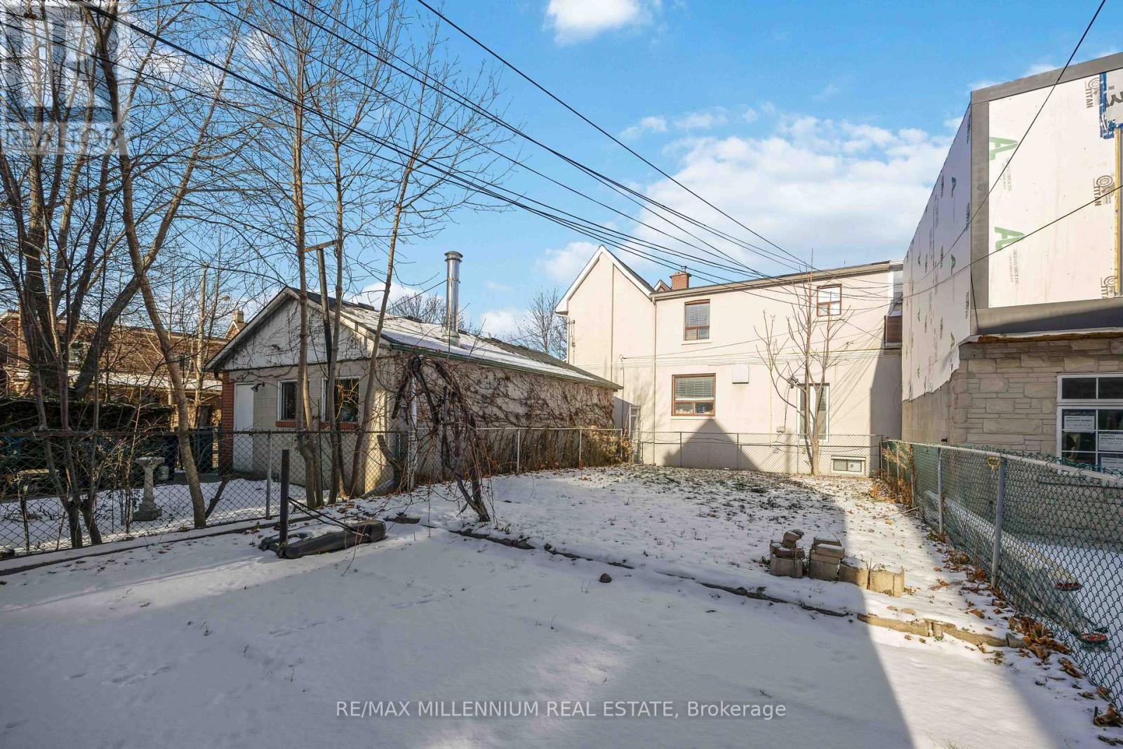 17 Greenlaw Avenue, Toronto, Ontario  M6H 3V6 - Photo 28 - W12626854