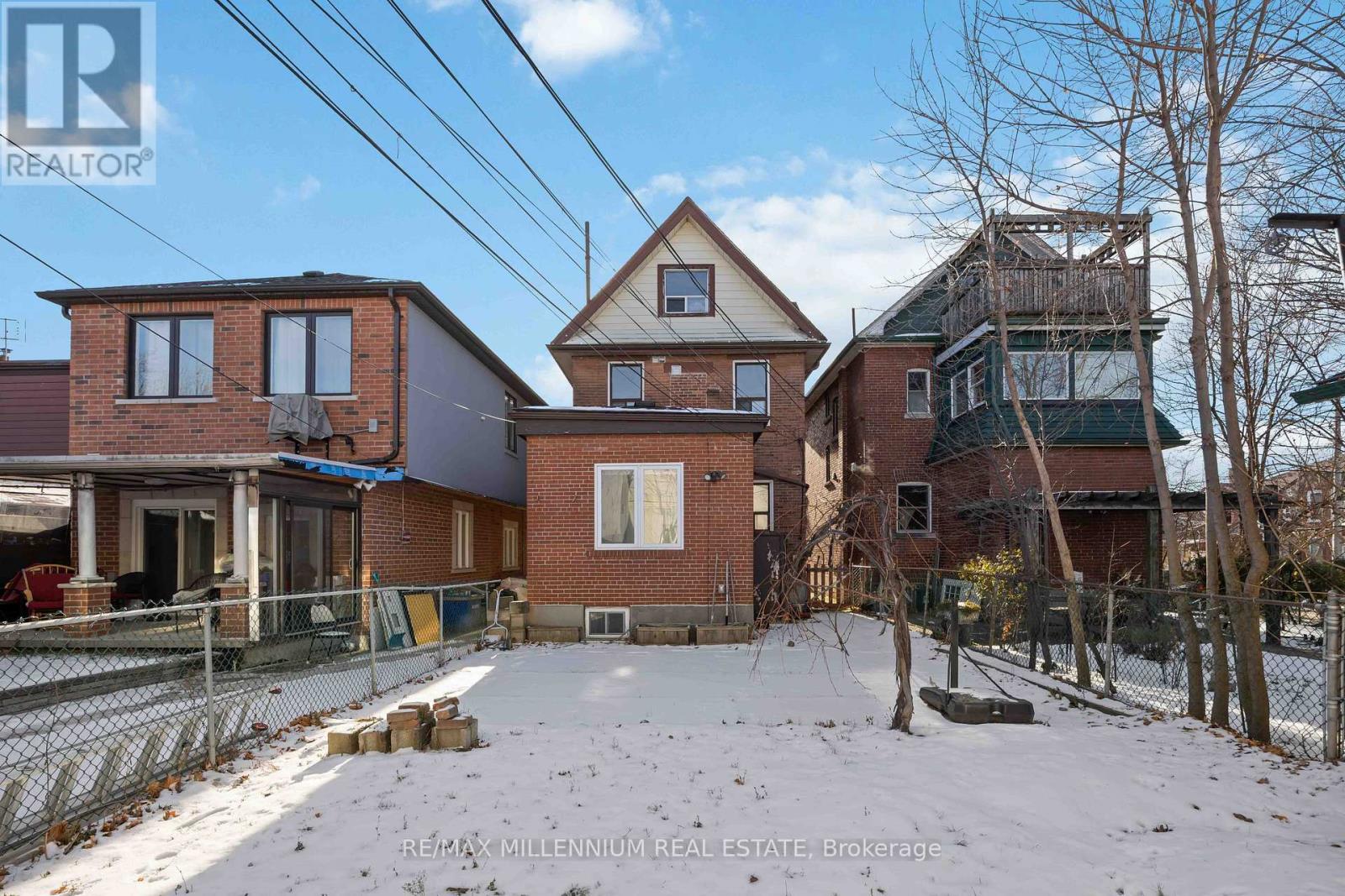 17 Greenlaw Avenue, Toronto, Ontario  M6H 3V6 - Photo 29 - W12626854