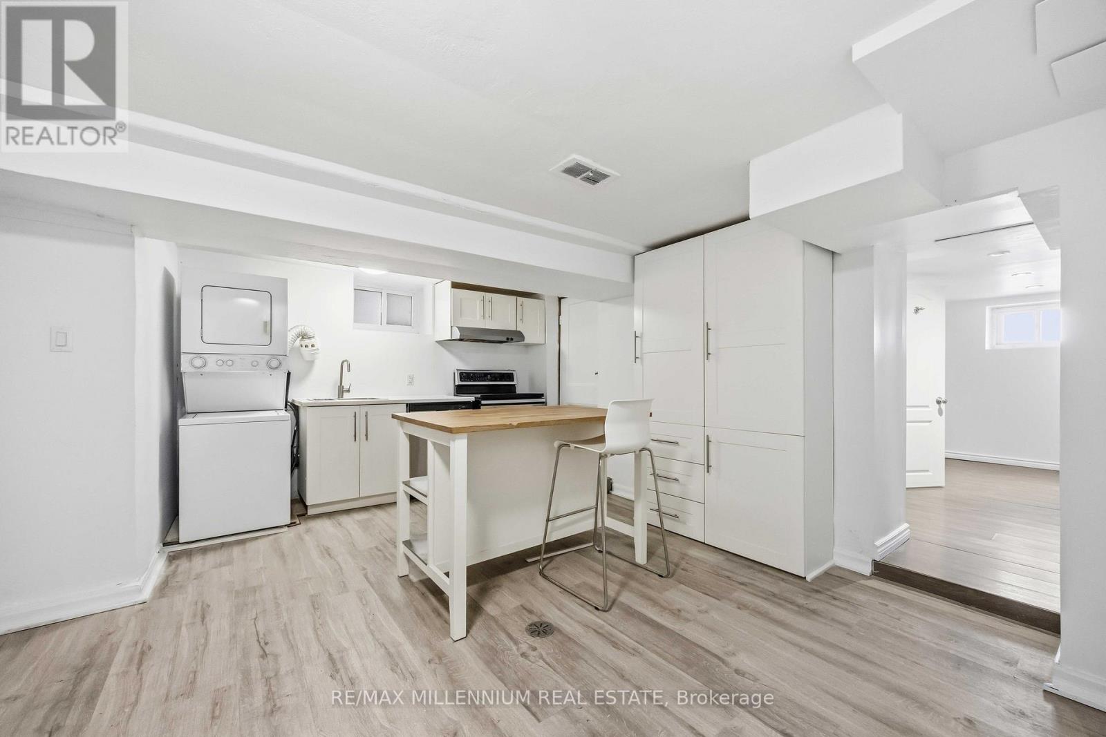 17 Greenlaw Avenue, Toronto, Ontario  M6H 3V6 - Photo 6 - W12626854