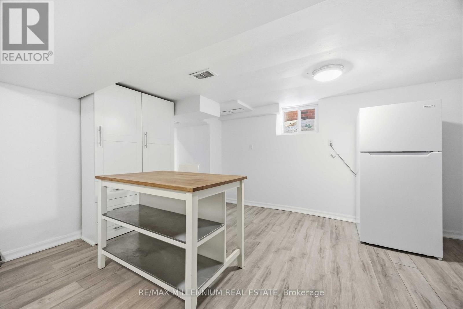 17 Greenlaw Avenue, Toronto, Ontario  M6H 3V6 - Photo 7 - W12626854