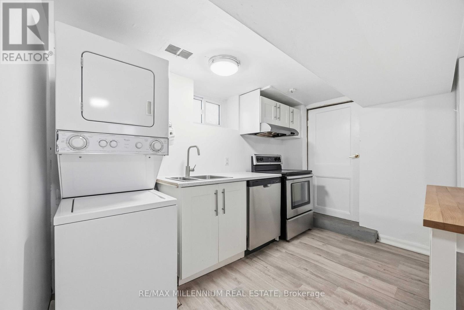 17 Greenlaw Avenue, Toronto, Ontario  M6H 3V6 - Photo 8 - W12626854