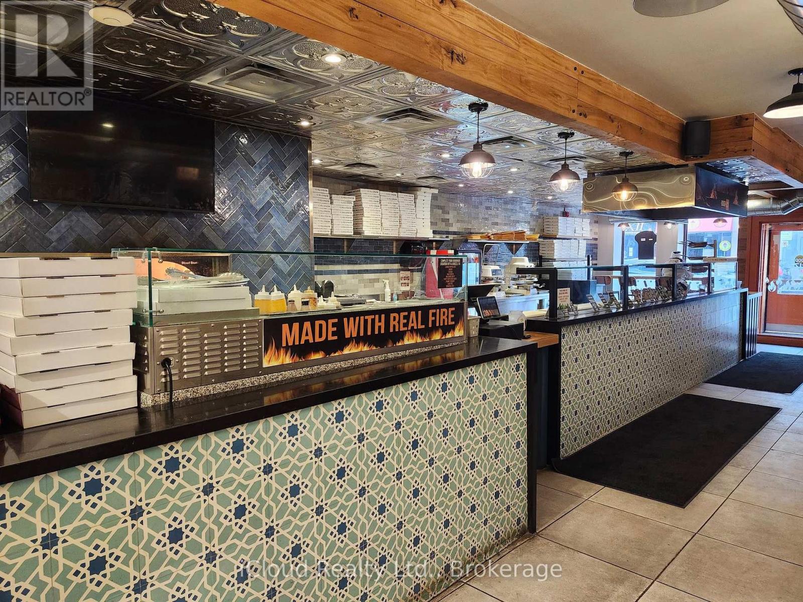 162 Lakeshore Road E, Oakville, Ontario  L6J 1H6 - Photo 2 - W12626898