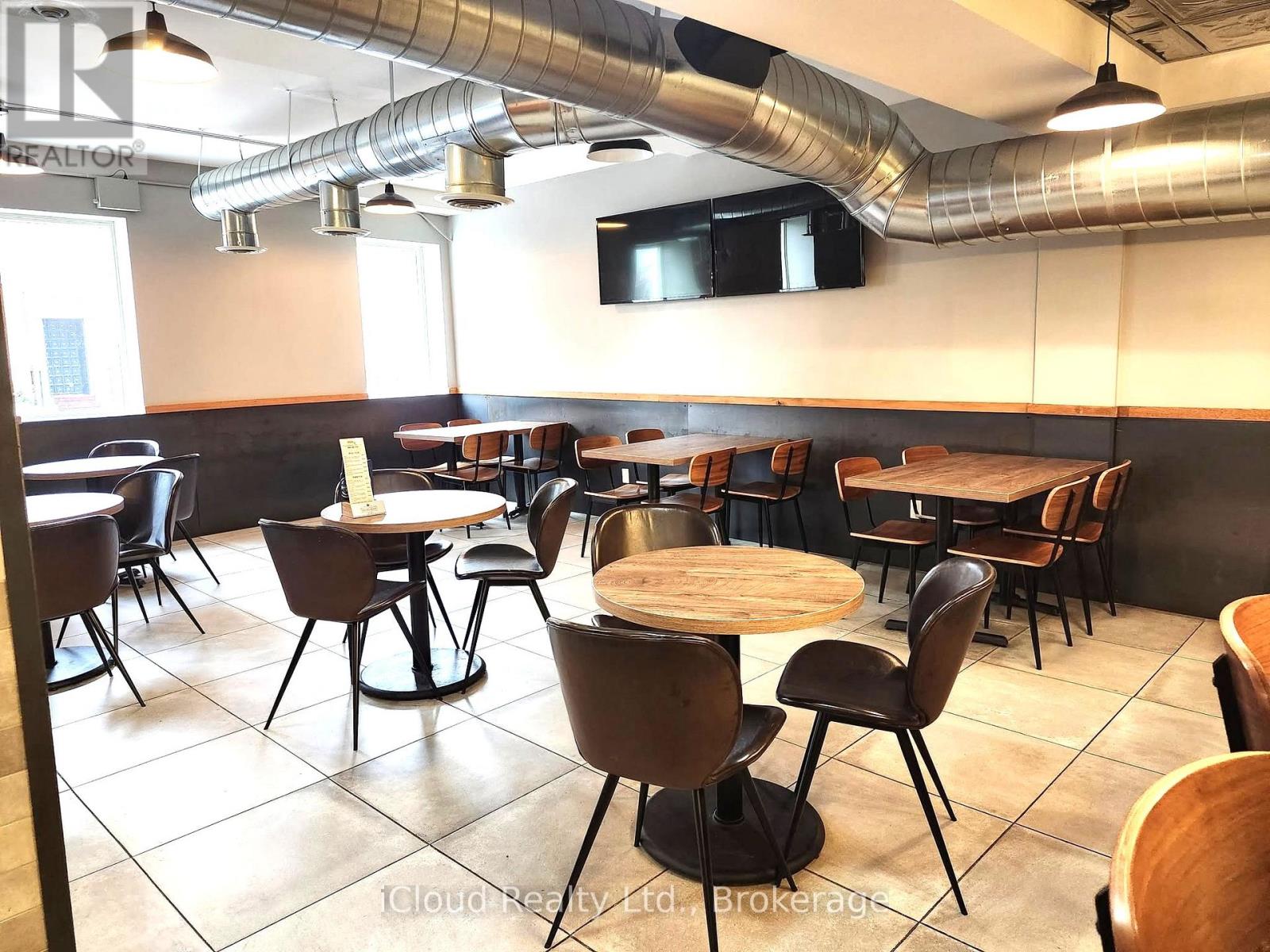 162 Lakeshore Road E, Oakville, Ontario  L6J 1H6 - Photo 5 - W12626898