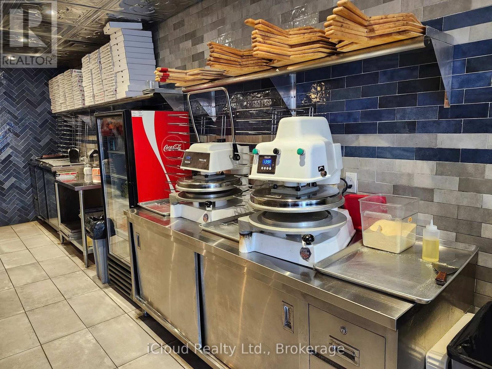 162 Lakeshore Road E, Oakville, Ontario  L6J 1H6 - Photo 6 - W12626898