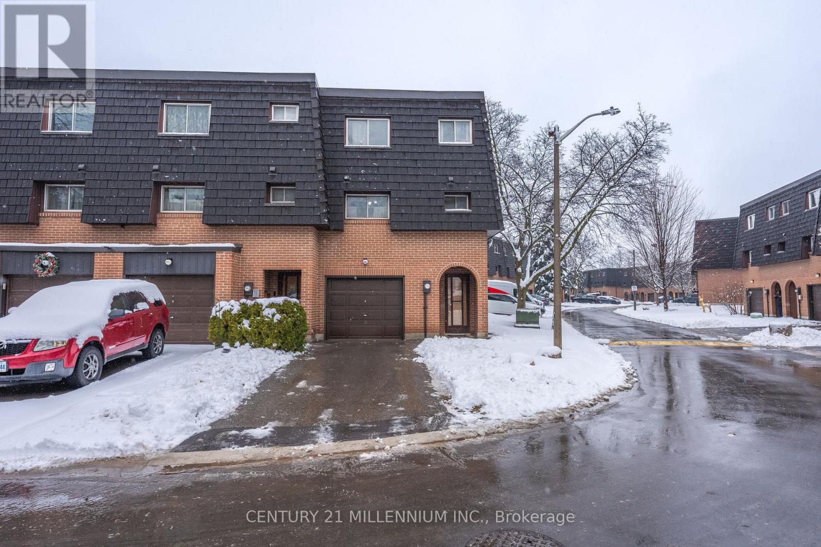 93 - 79 Darras Court, Brampton, Ontario L6T 1W7 - Photo 2 - W12626902
