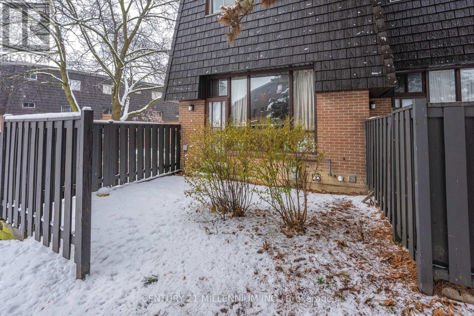 93 - 79 Darras Court, Brampton, Ontario L6T 1W7 - Photo 5 - W12626902