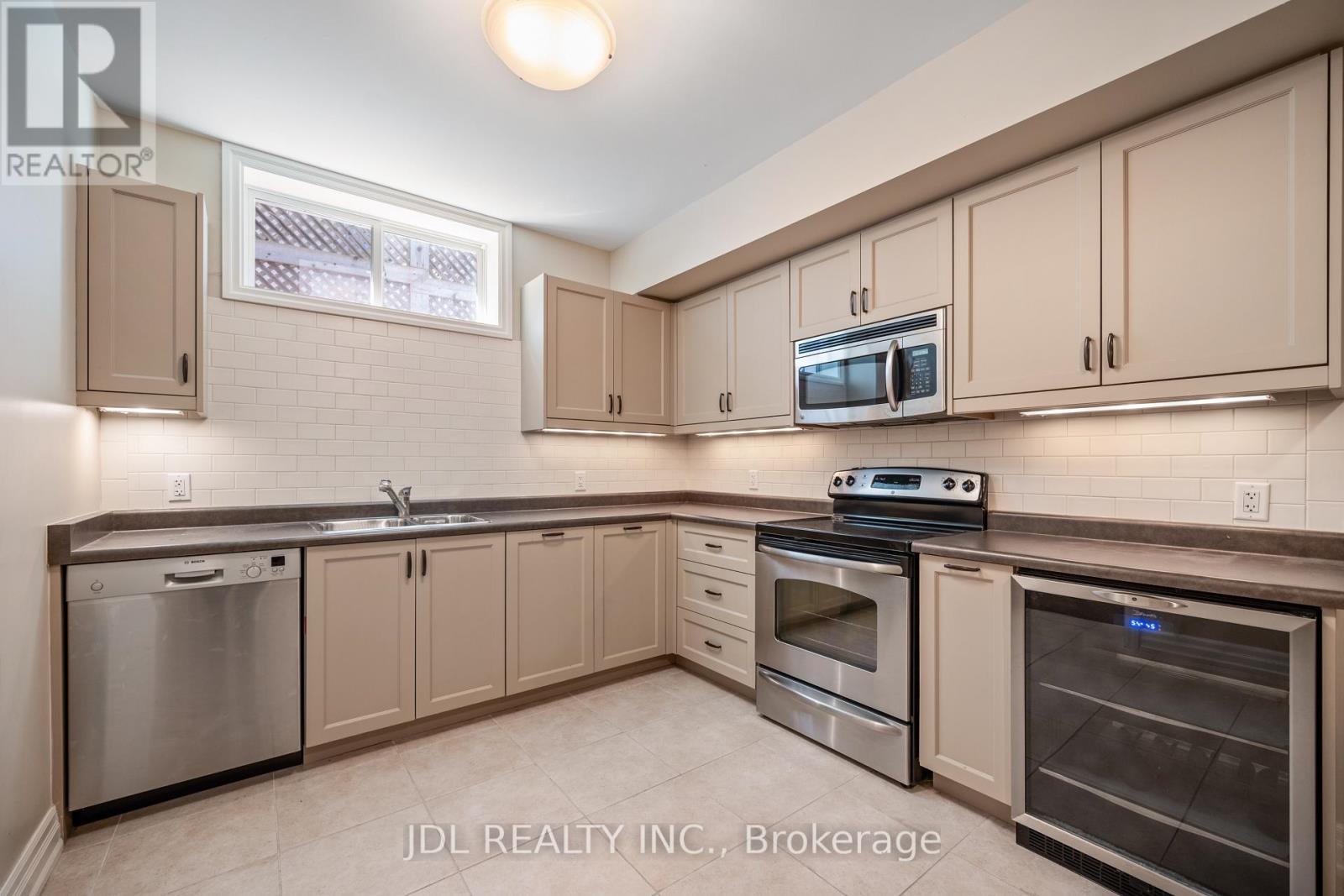 1207 Linbrook Road, Oakville, Ontario  L6J 2L5 - Photo 29 - W12626916