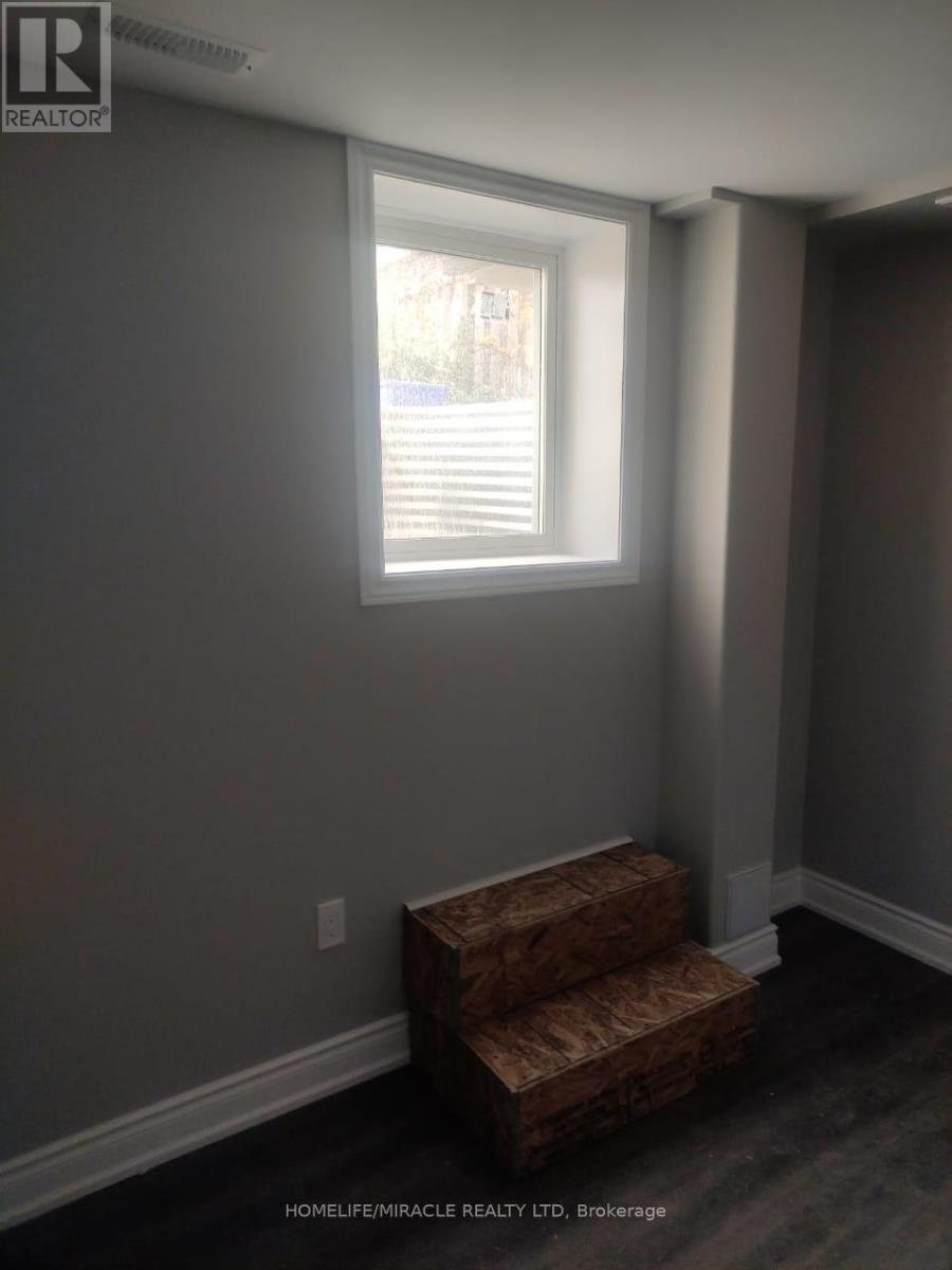 Bsmt - 954 Preston Manor Drive, Mississauga, Ontario  L5V 2L5 - Photo 12 - W12626922