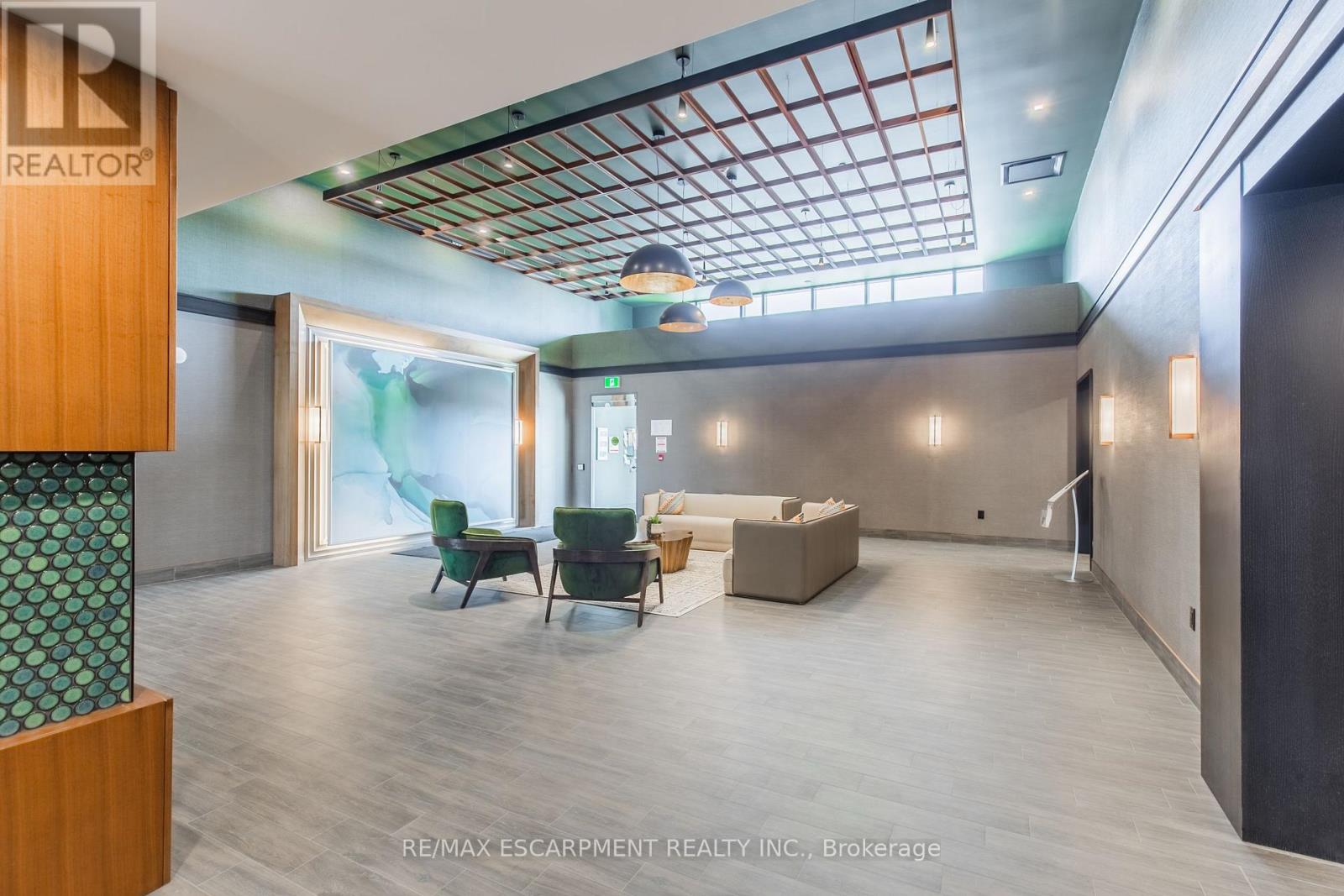 704 - 460 Dundas Street, Hamilton, Ontario  L8B 2A5 - Photo 3 - X12626812