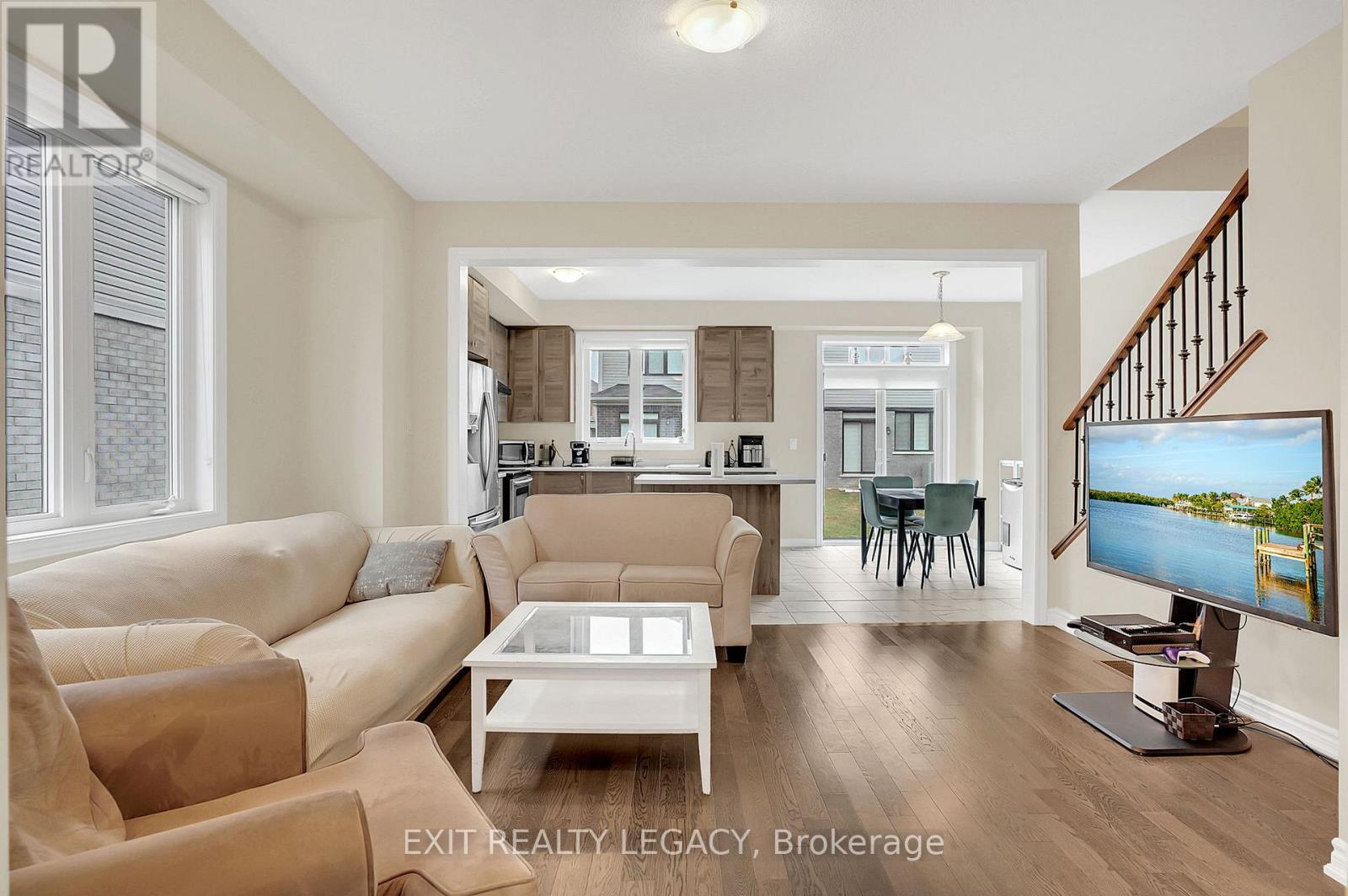 15 Sunhaven Lane, Thorold, Ontario  L2V 0K6 - Photo 5 - X12626816