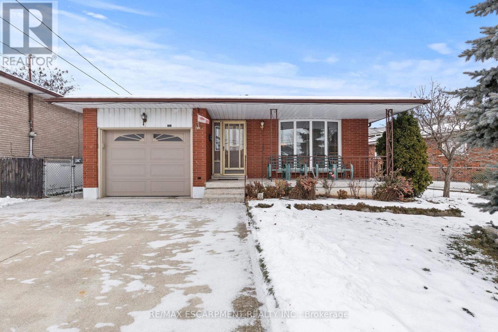 88 Glen Valley Drive, Hamilton, Ontario  L8K 5W5 - Photo 2 - X12626852