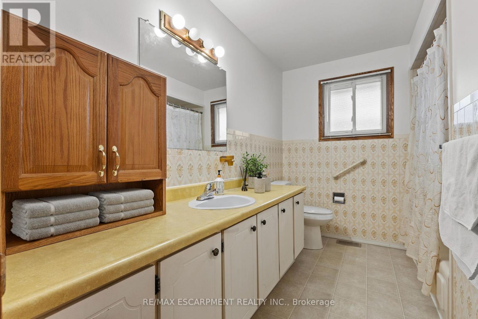 88 Glen Valley Drive, Hamilton, Ontario  L8K 5W5 - Photo 9 - X12626852