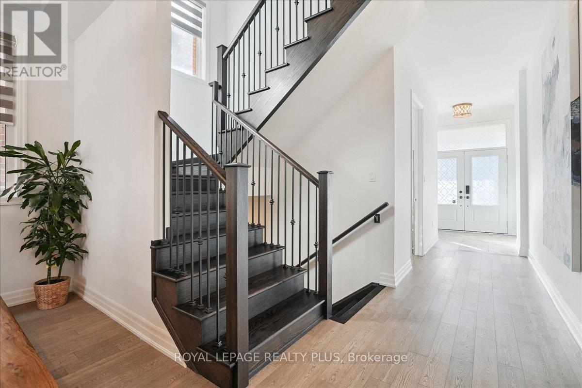 1416 Lakeport Crescent, Oakville, Ontario  L6H 3S1 - Photo 12 - W12447608