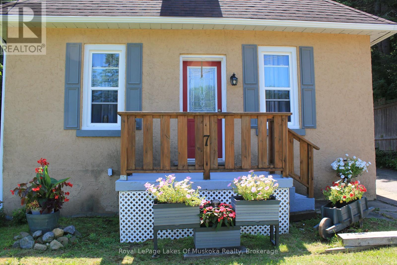 7 Duncan Street W, Huntsville, Ontario P1H 1V9 - Photo 3 - X12627064