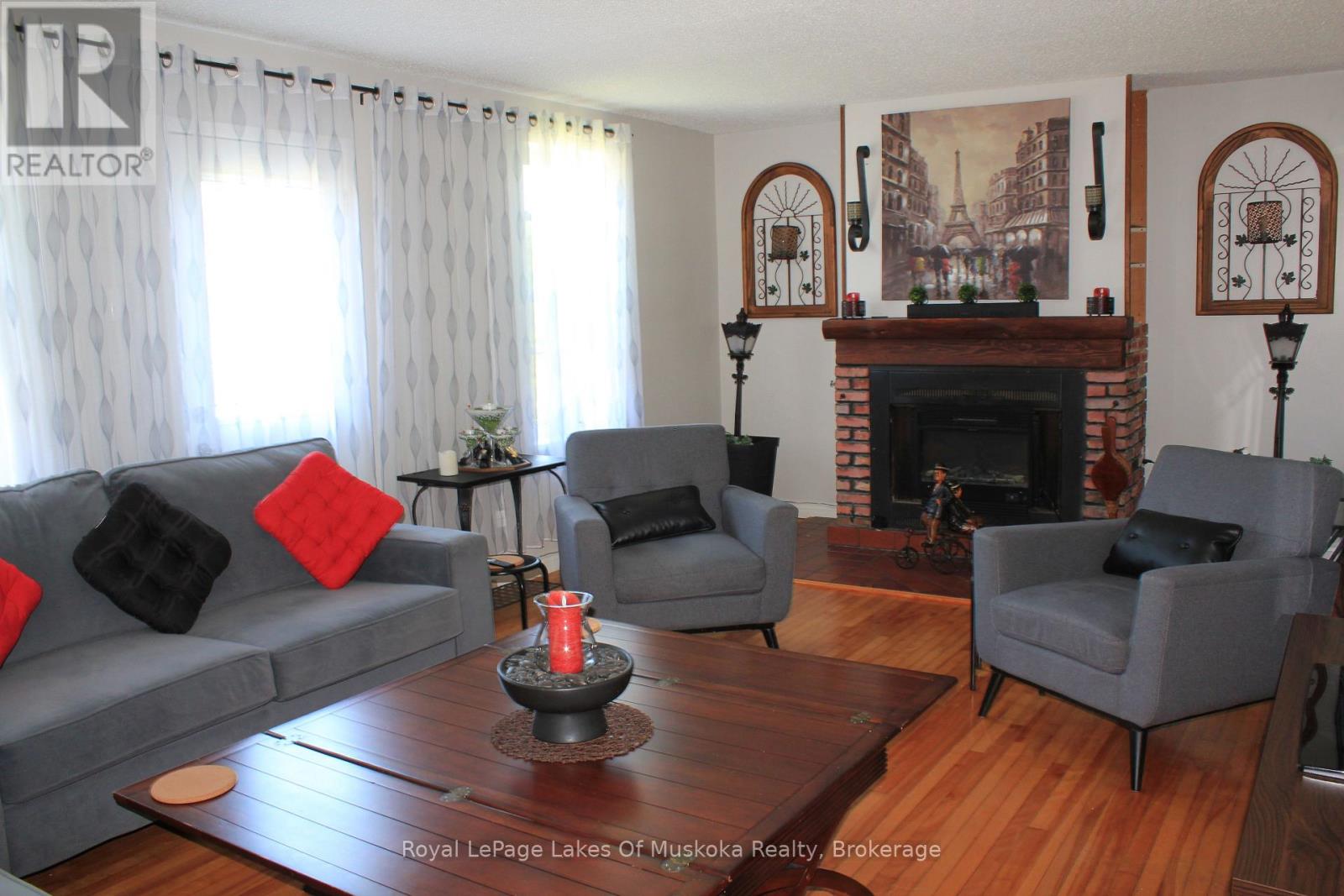 7 Duncan Street W, Huntsville, Ontario P1H 1V9 - Photo 4 - X12627064