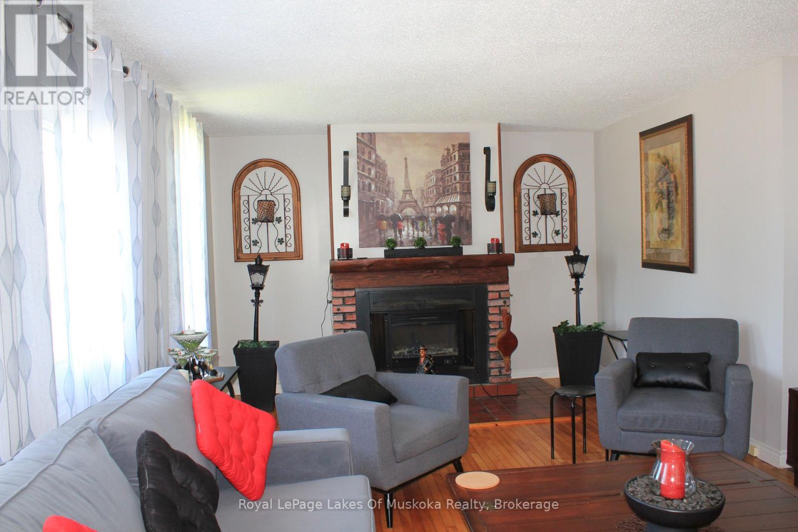 7 Duncan Street W, Huntsville, Ontario P1H 1V9 - Photo 5 - X12627064