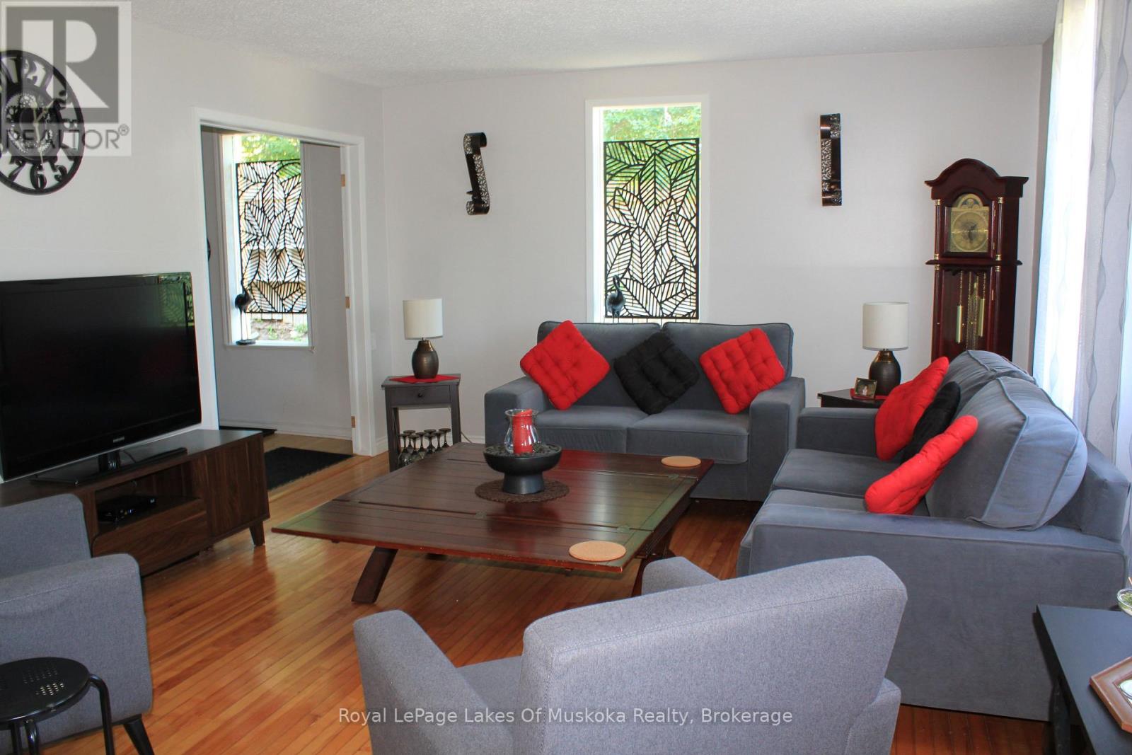 7 Duncan Street W, Huntsville, Ontario P1H 1V9 - Photo 7 - X12627064