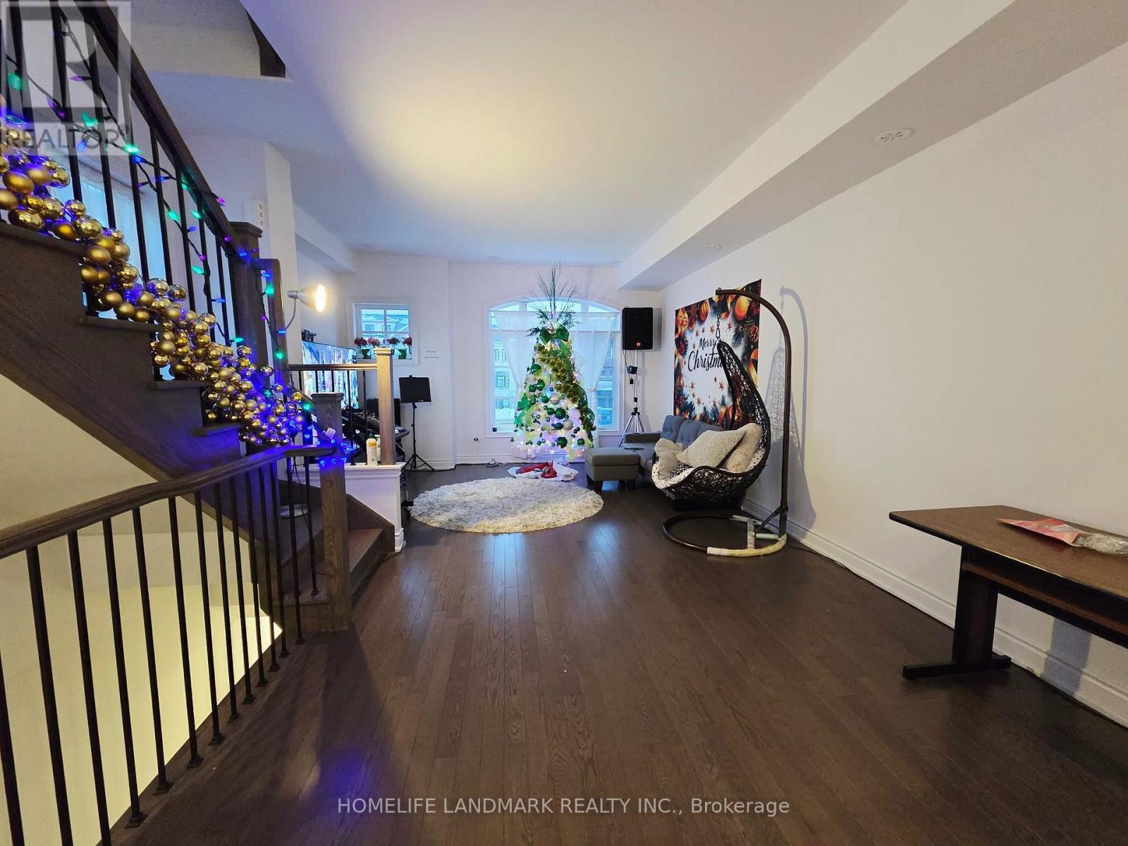 120 - 35 Lunar Crescent, Mississauga, Ontario L3R 1A4 - Photo 3 - W12609576